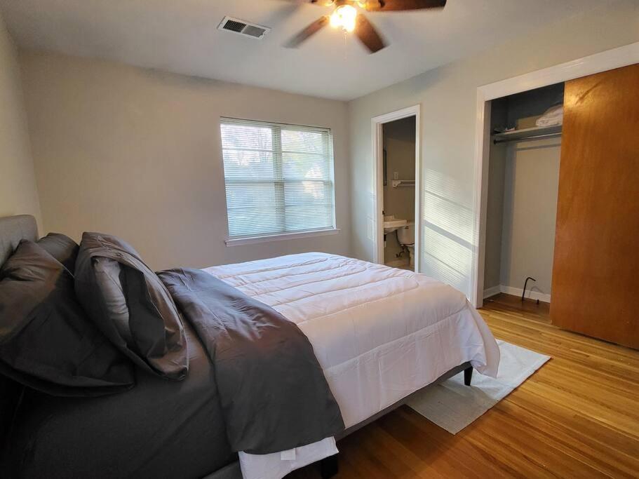Simple 3 Bedroom U Of Area * Memphis