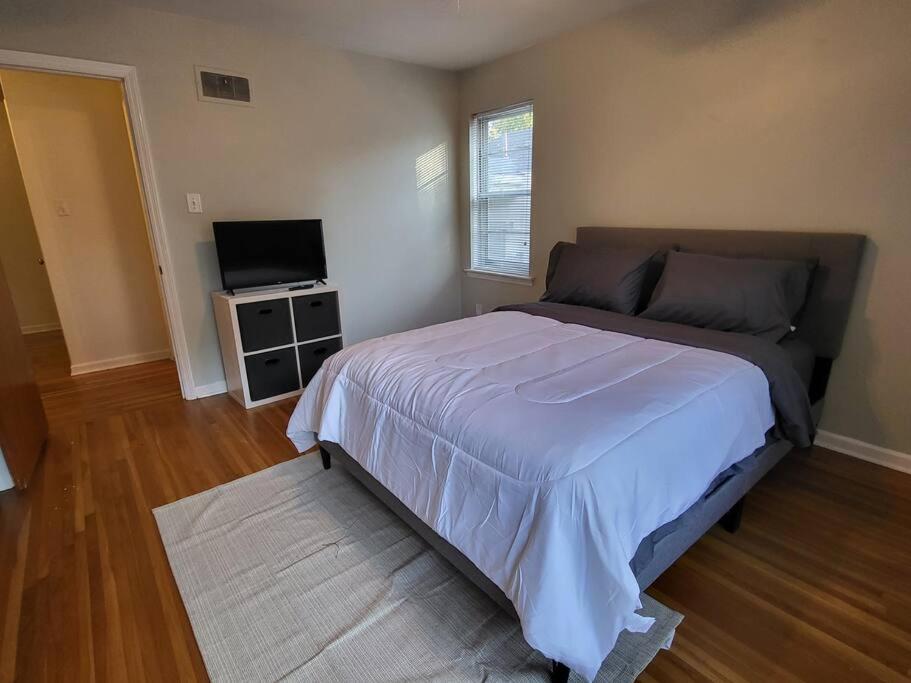 Simple 3 Bedroom U Of Area *
